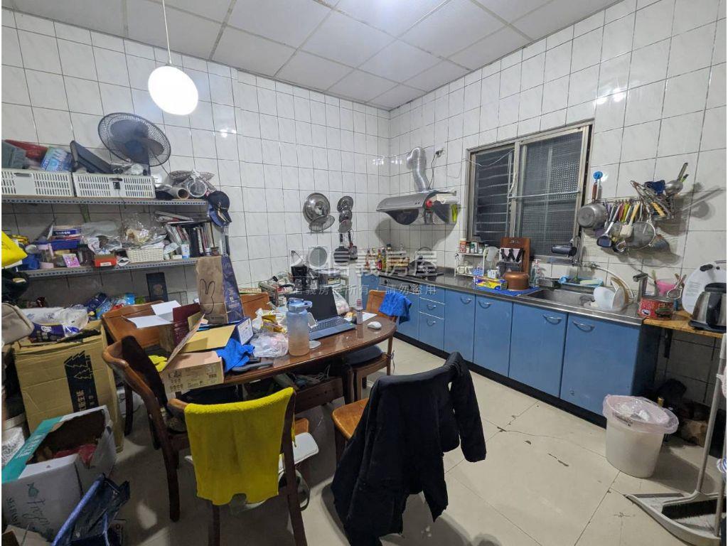 文心南路旁透天房屋室內格局與周邊環境