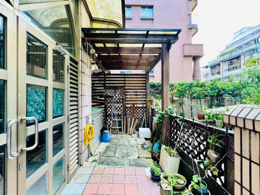 風雅頌庭院大戶房屋室內格局與周邊環境
