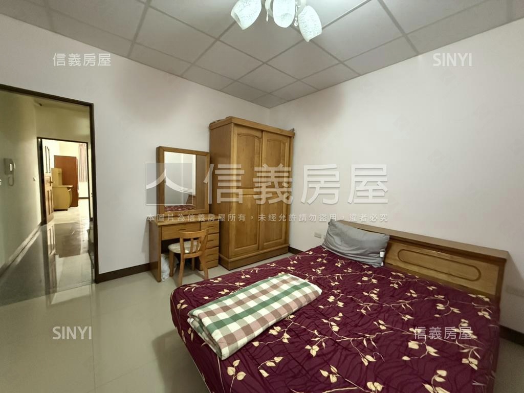 亞灣區正街騎樓透天房屋室內格局與周邊環境