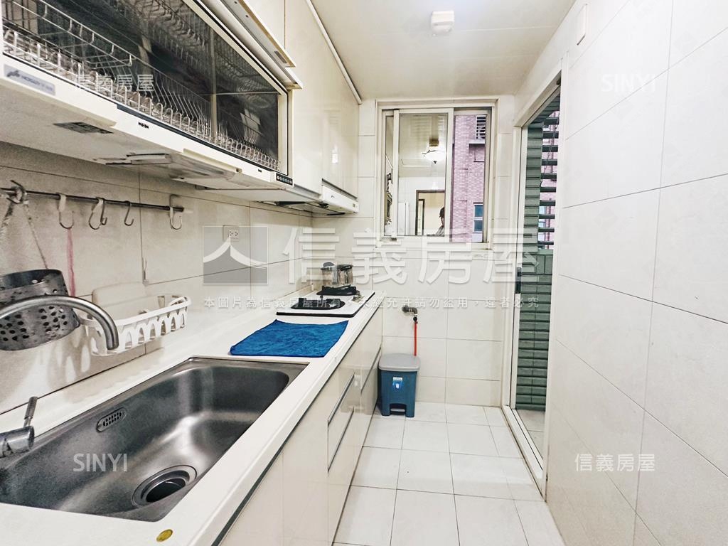 超少賣！稀有三面採光高樓房屋室內格局與周邊環境