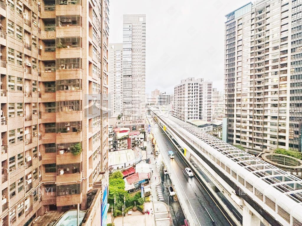 超少賣！稀有三面採光高樓房屋室內格局與周邊環境