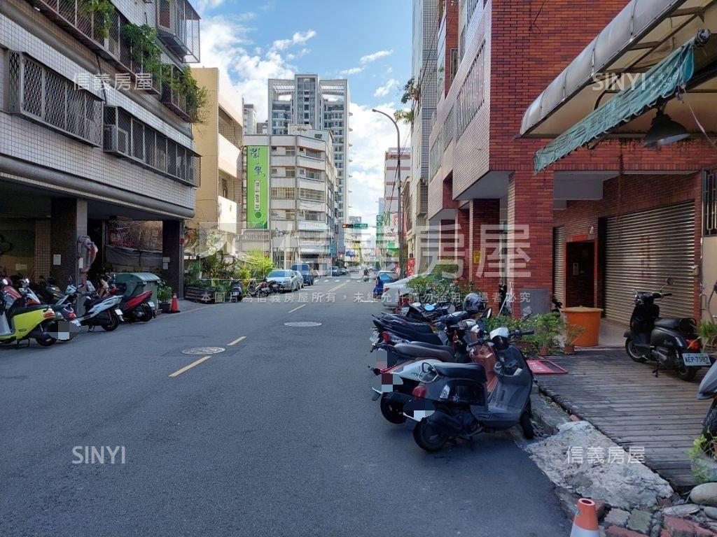 南屯甲第二期三房車位！房屋室內格局與周邊環境