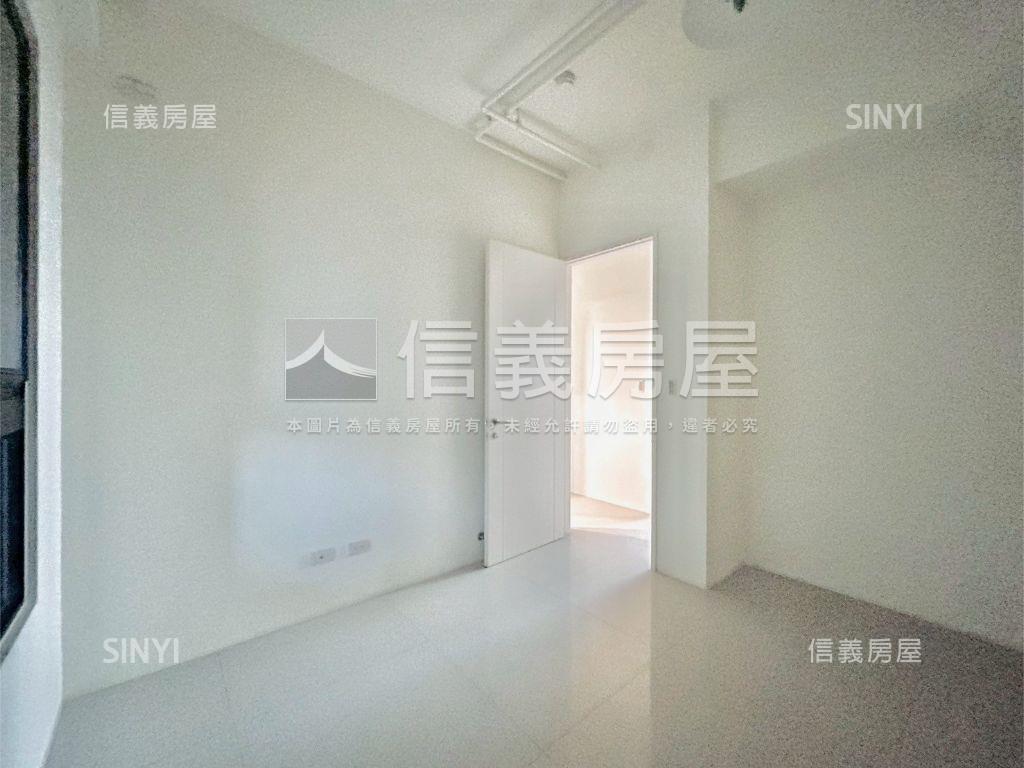 未住惠宇寬敞俯瞰中央公園房屋室內格局與周邊環境