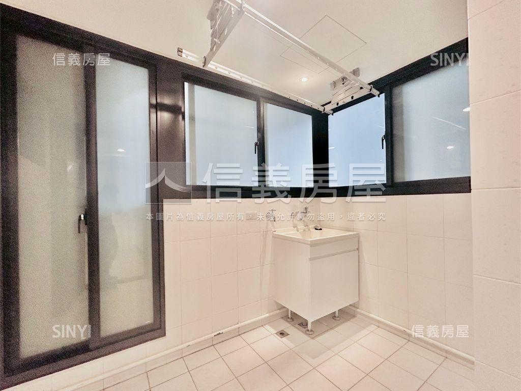 未住惠宇寬敞俯瞰中央公園房屋室內格局與周邊環境