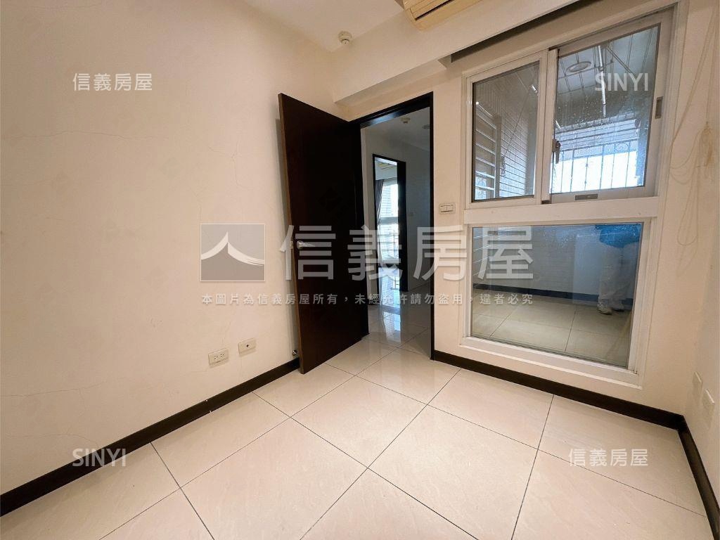 璀璨精美兩房車位房屋室內格局與周邊環境