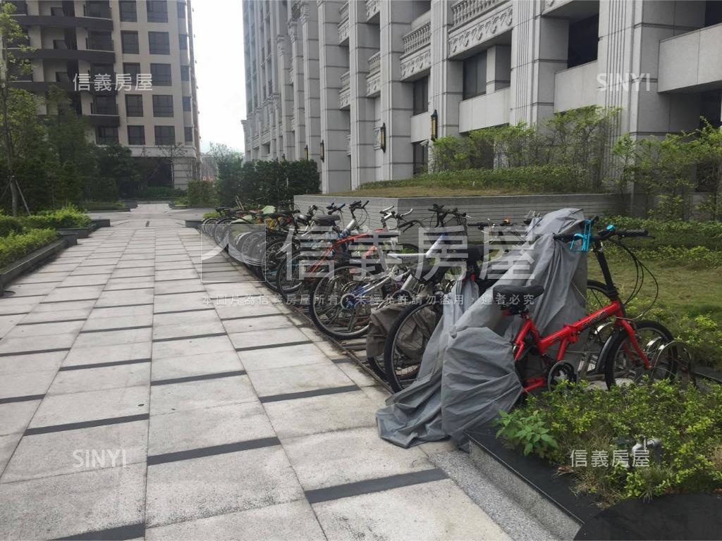 璀璨精美兩房車位房屋室內格局與周邊環境