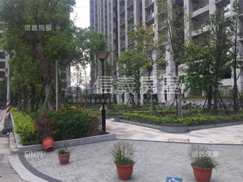 璀璨精美兩房車位房屋室內格局與周邊環境