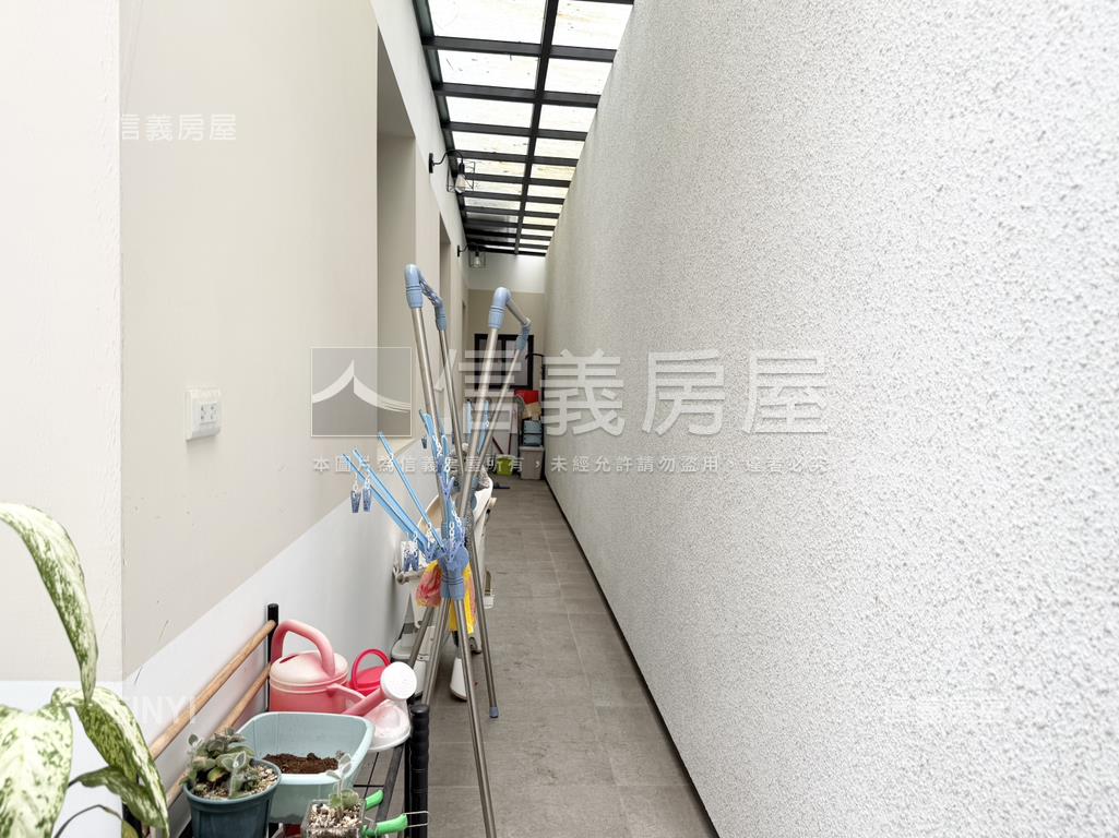 龍岡整理可停車美透天房屋室內格局與周邊環境