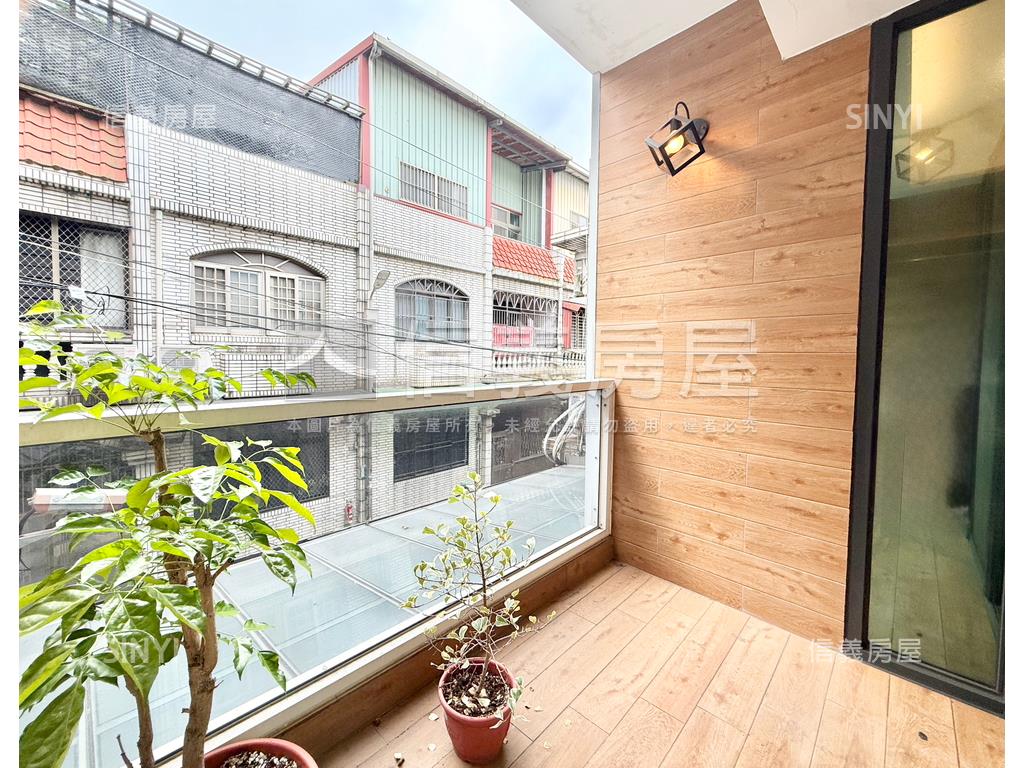 龍岡整理可停車美透天房屋室內格局與周邊環境