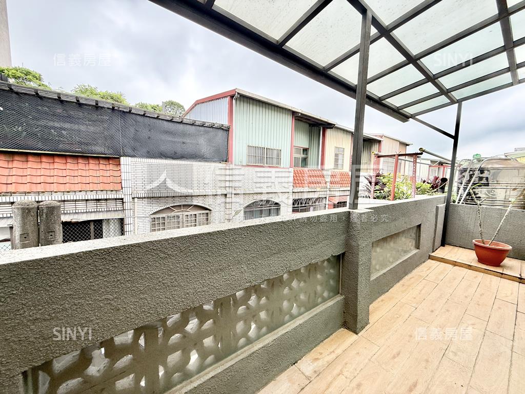 龍岡整理可停車美透天房屋室內格局與周邊環境