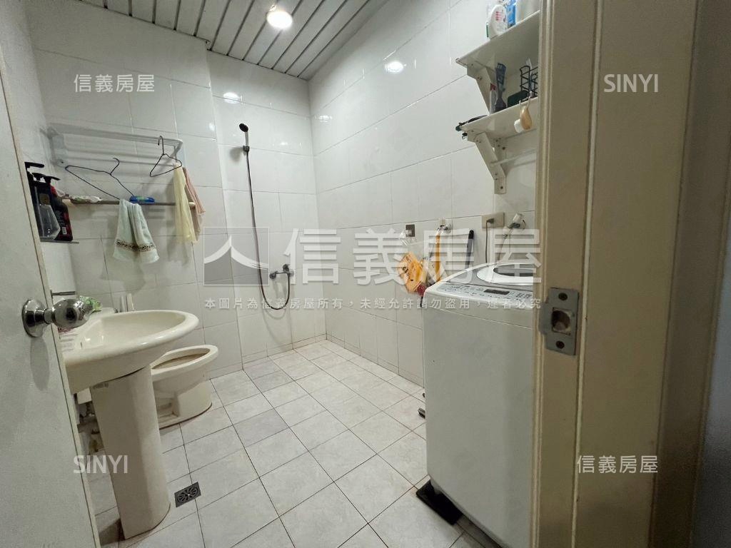 角地大土持收租透天房屋室內格局與周邊環境