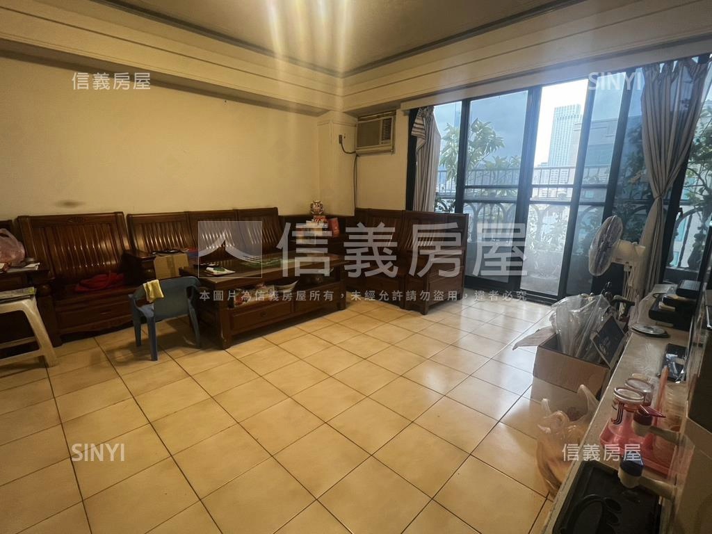 近京華城朝南電梯雙併華廈房屋室內格局與周邊環境