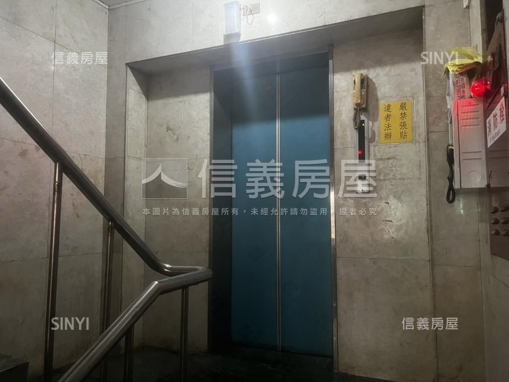 近京華城朝南電梯雙併華廈房屋室內格局與周邊環境