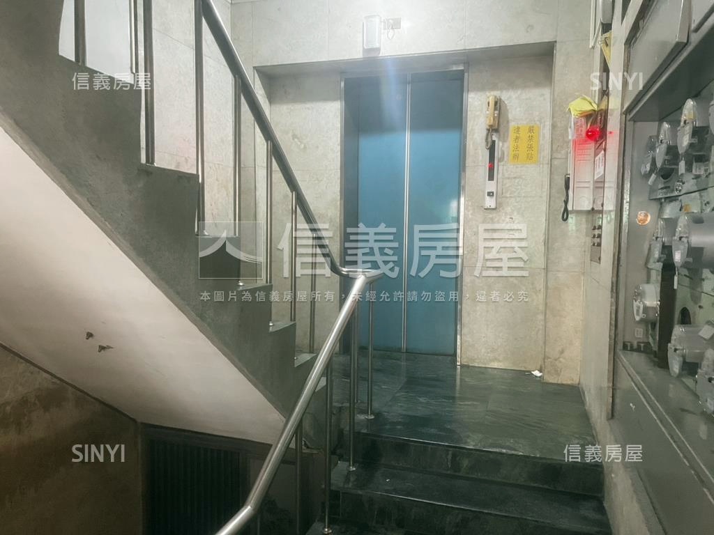 近京華城朝南電梯雙併華廈房屋室內格局與周邊環境