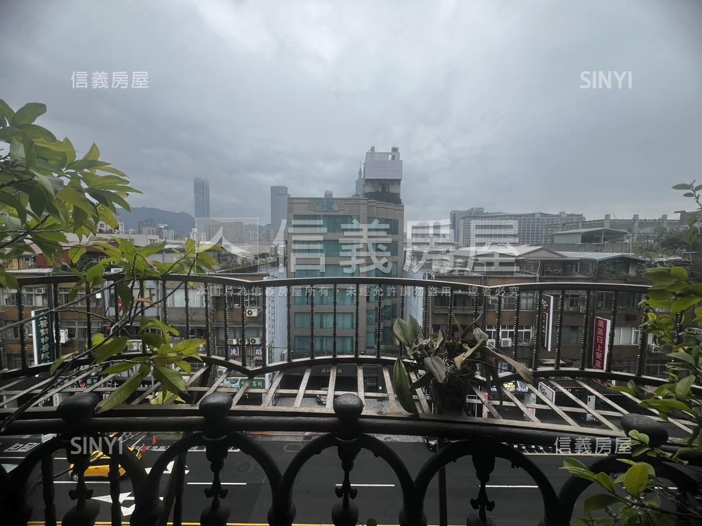 近京華城朝南電梯雙併華廈房屋室內格局與周邊環境