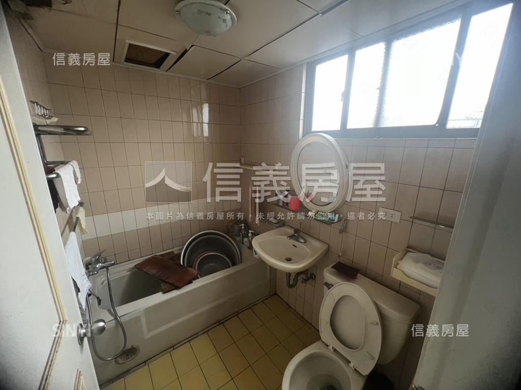 近京華城朝南電梯雙併華廈房屋室內格局與周邊環境