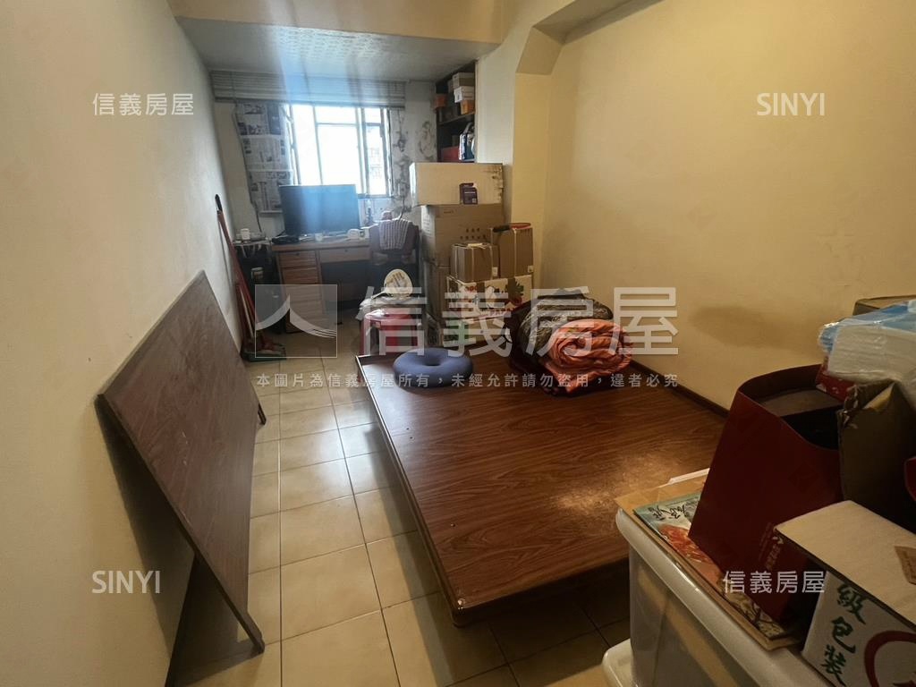 近京華城朝南電梯雙併華廈房屋室內格局與周邊環境