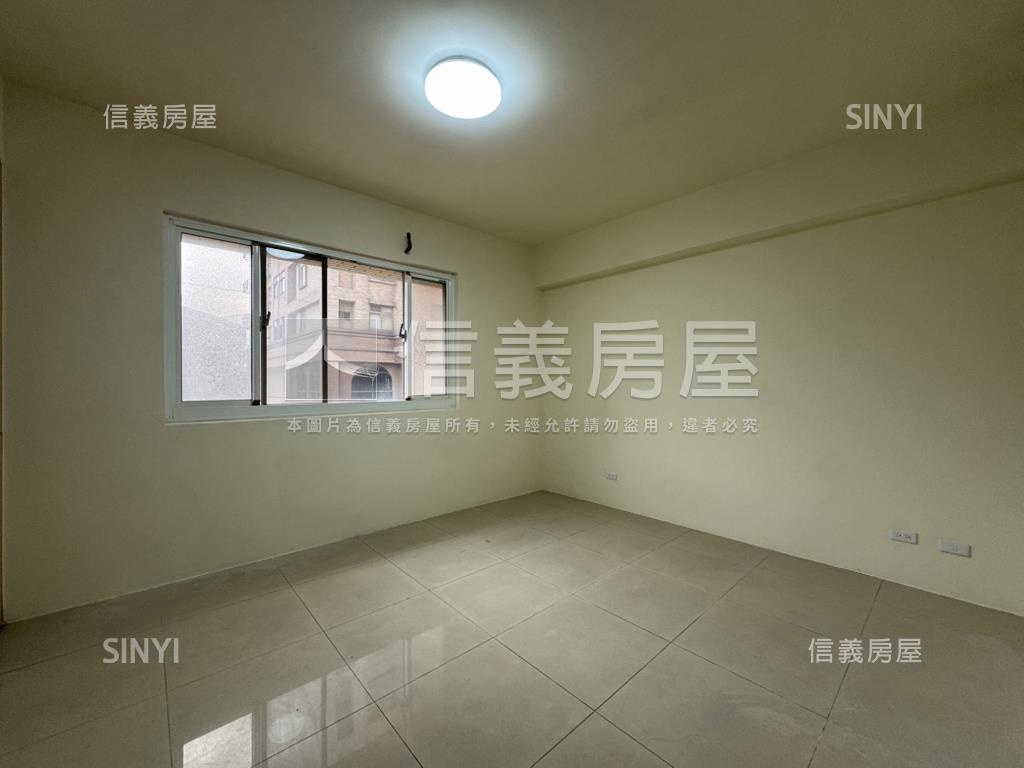 蘋果學苑臨路店面透天房屋室內格局與周邊環境