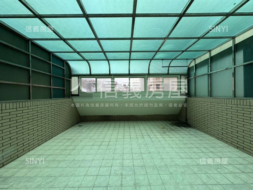 蘋果學苑臨路店面透天房屋室內格局與周邊環境