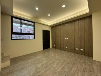 蘋果學苑臨路店面透天