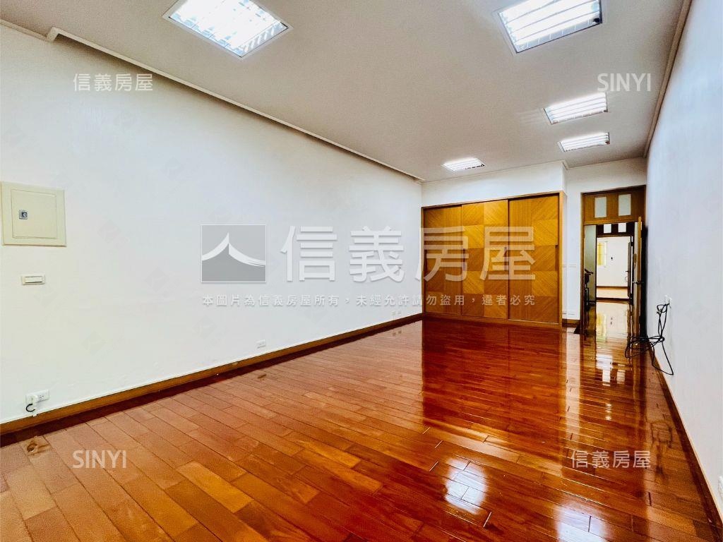 近捷運車站屋況佳熱鬧透店房屋室內格局與周邊環境