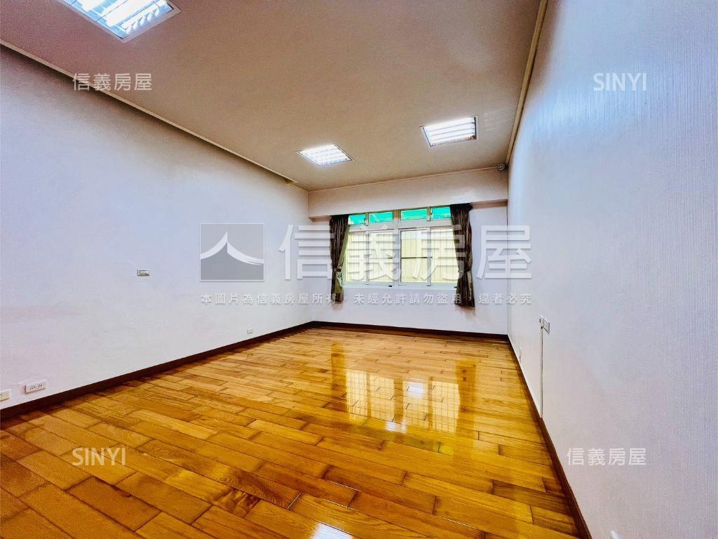 近捷運車站屋況佳熱鬧透店房屋室內格局與周邊環境