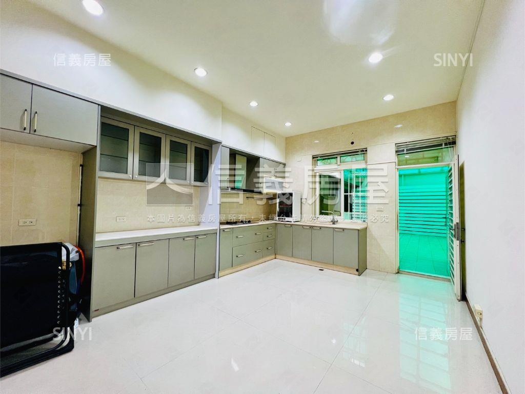 近捷運車站屋況佳熱鬧透店房屋室內格局與周邊環境