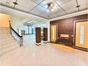 近洲際震後好停雙車位墅