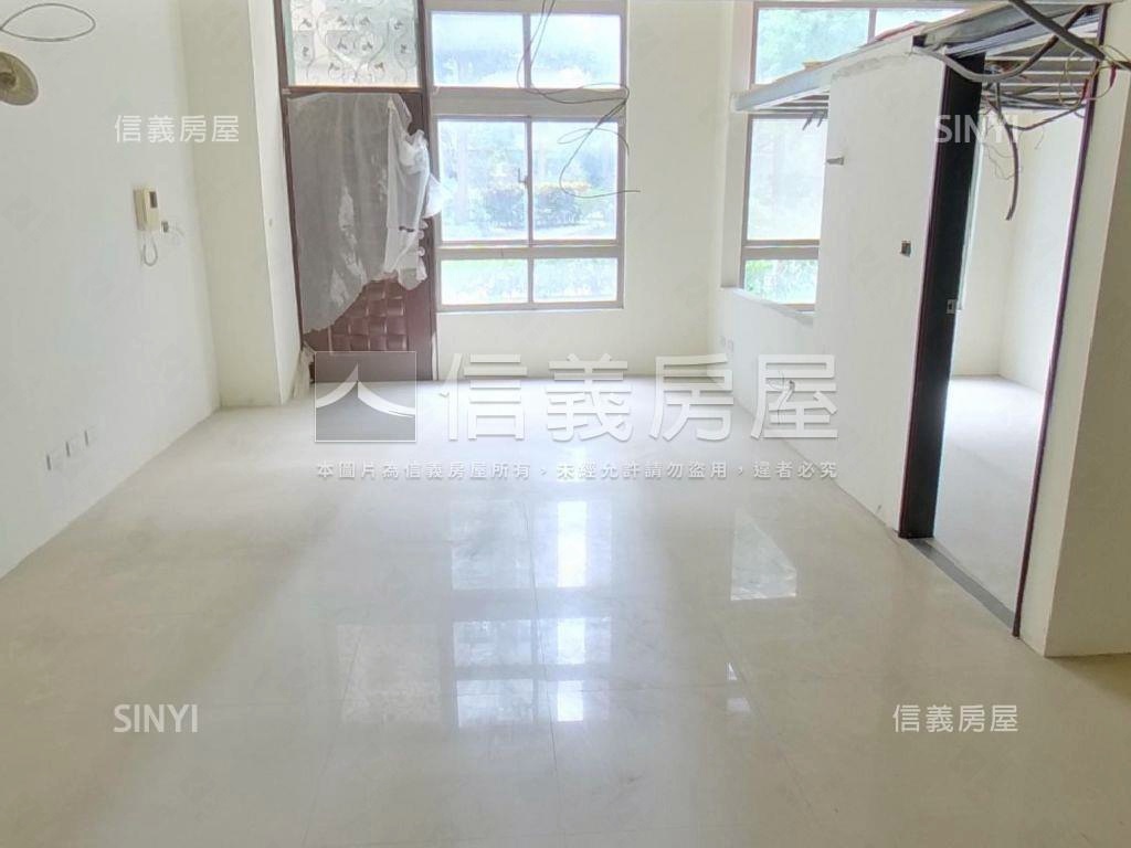 全世界一樓雙車位房屋室內格局與周邊環境