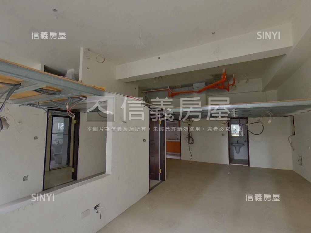 全世界一樓雙車位房屋室內格局與周邊環境