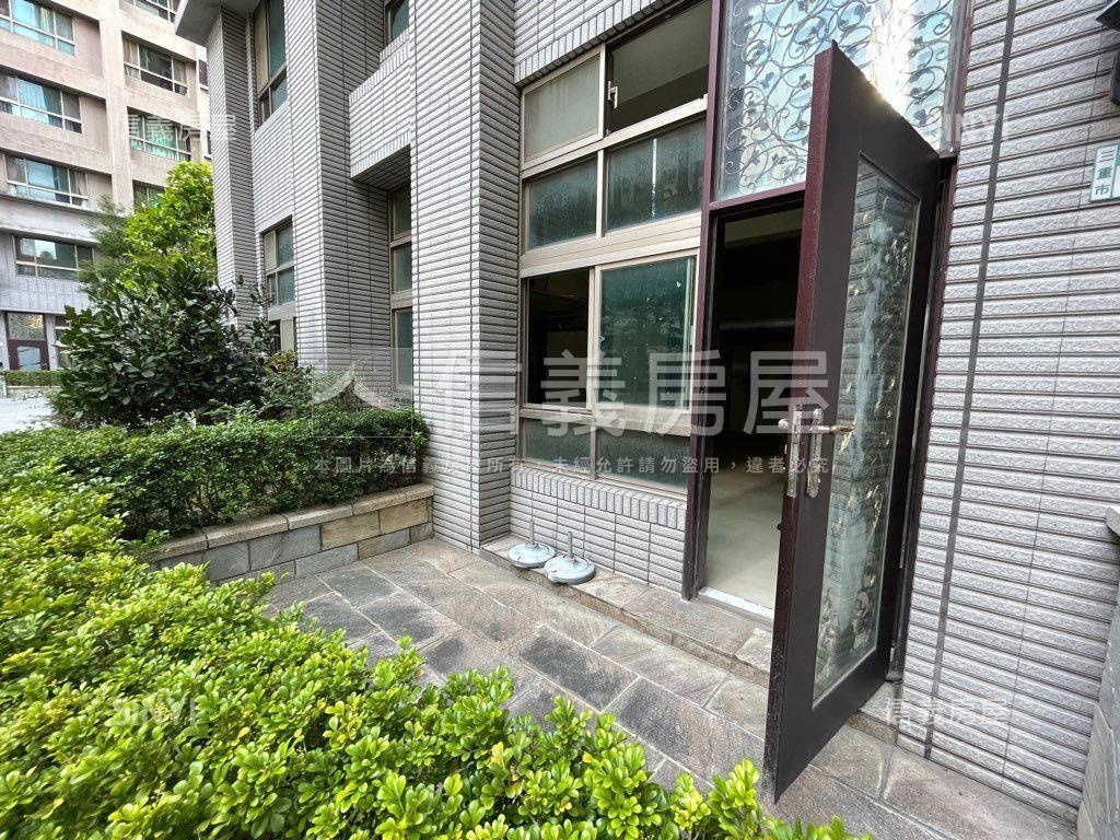 全世界一樓雙車位房屋室內格局與周邊環境