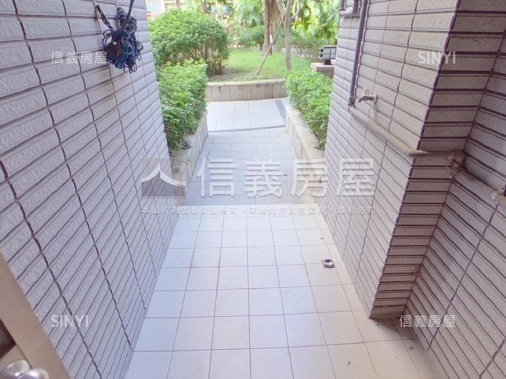 全世界一樓雙車位房屋室內格局與周邊環境