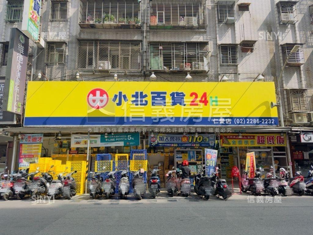 全世界一樓雙車位房屋室內格局與周邊環境