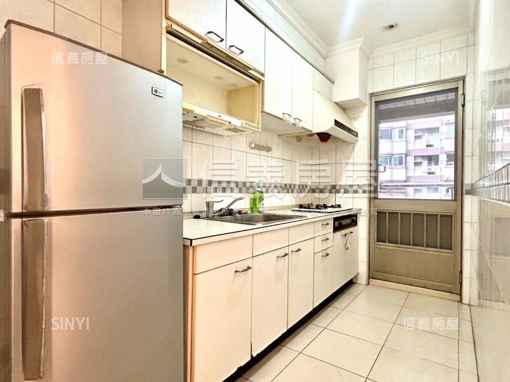 河堤大陽台高樓採光兩房房屋室內格局與周邊環境