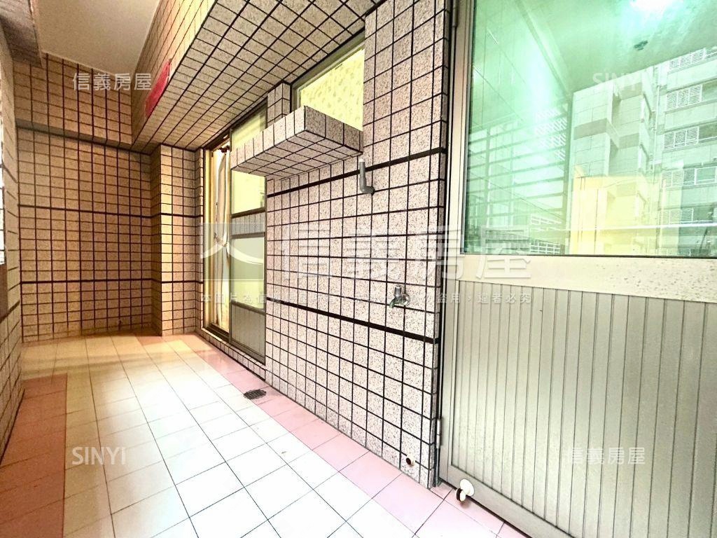 河堤大陽台高樓採光兩房房屋室內格局與周邊環境