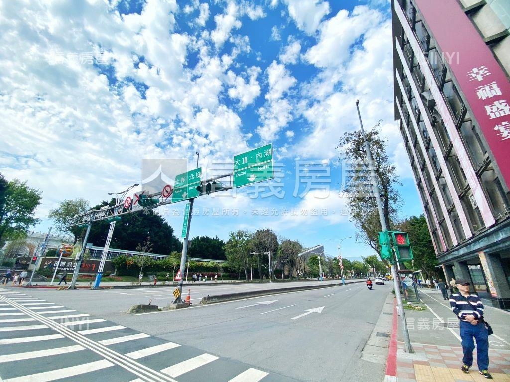 大陸工程☆捷運挑高金店辦房屋室內格局與周邊環境