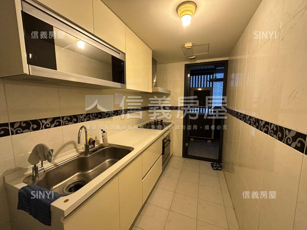 西門稀有三房車位房屋室內格局與周邊環境