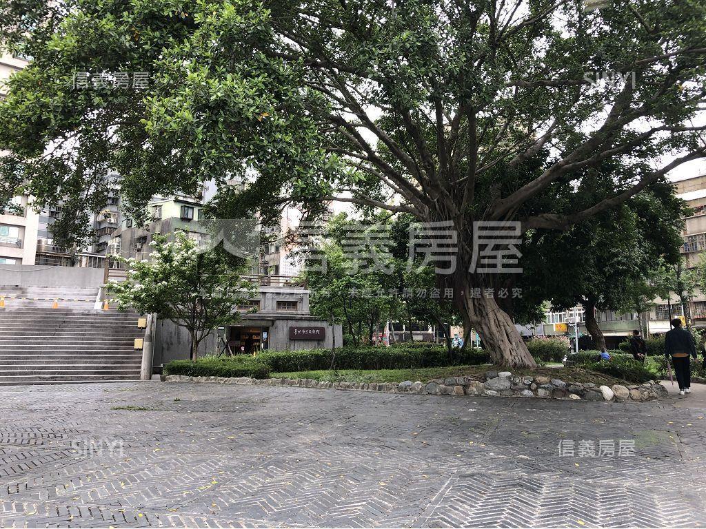 西門稀有三房車位房屋室內格局與周邊環境