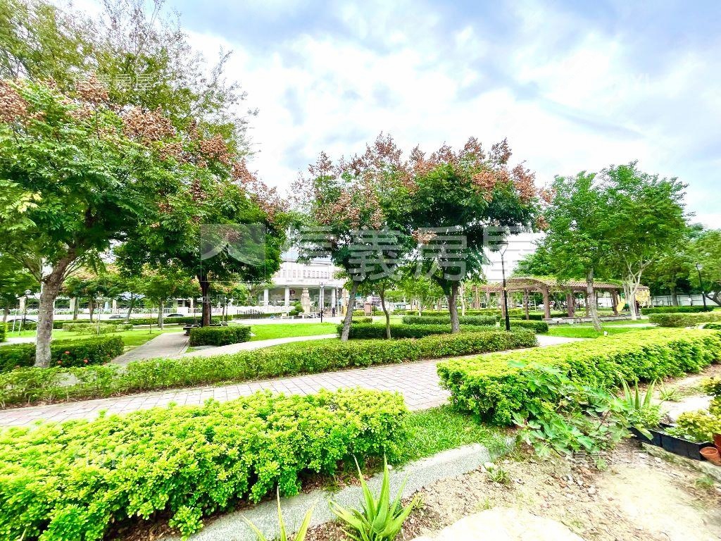 重新整理面公園稀有別墅房屋室內格局與周邊環境