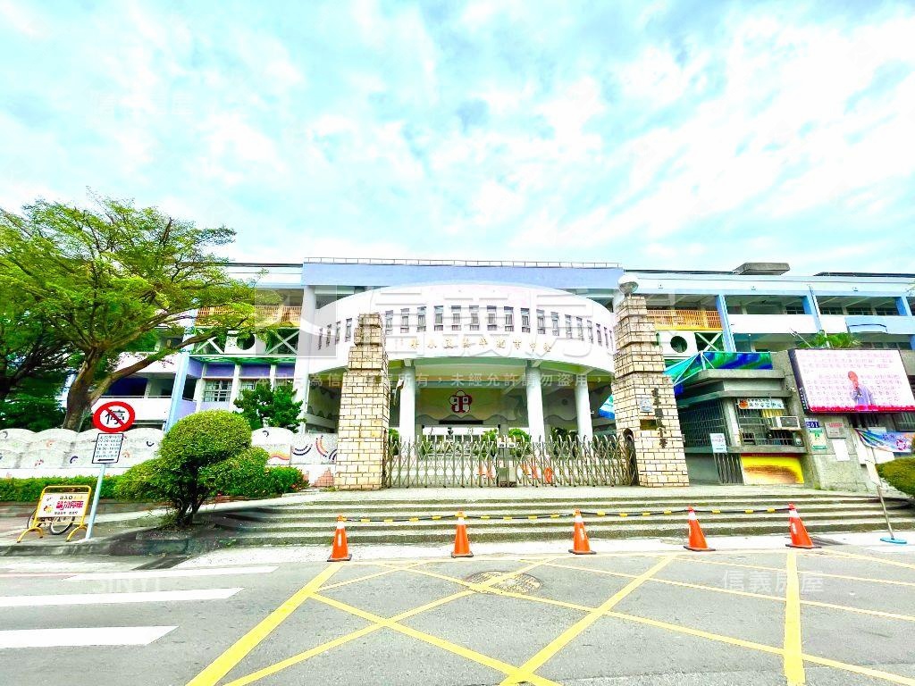重新整理面公園稀有別墅房屋室內格局與周邊環境