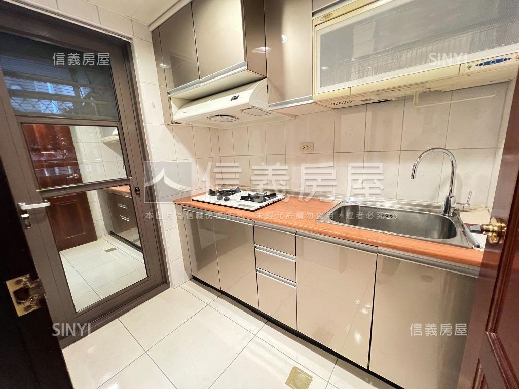 愛樂歐風綠意二房車位房屋室內格局與周邊環境