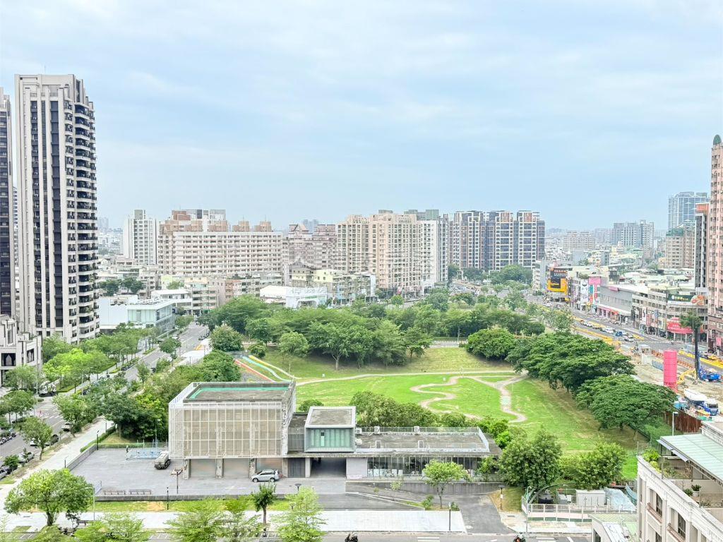 文山特區公園首排四房平車房屋室內格局與周邊環境