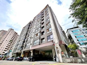 約八米面寬可停車雙金店面