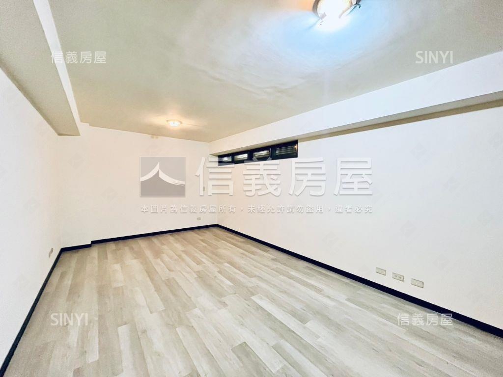 【大面寬車庫】裝潢美別墅房屋室內格局與周邊環境
