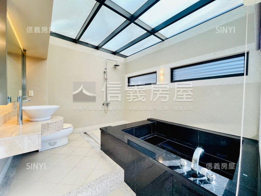 【大面寬車庫】裝潢美別墅房屋室內格局與周邊環境