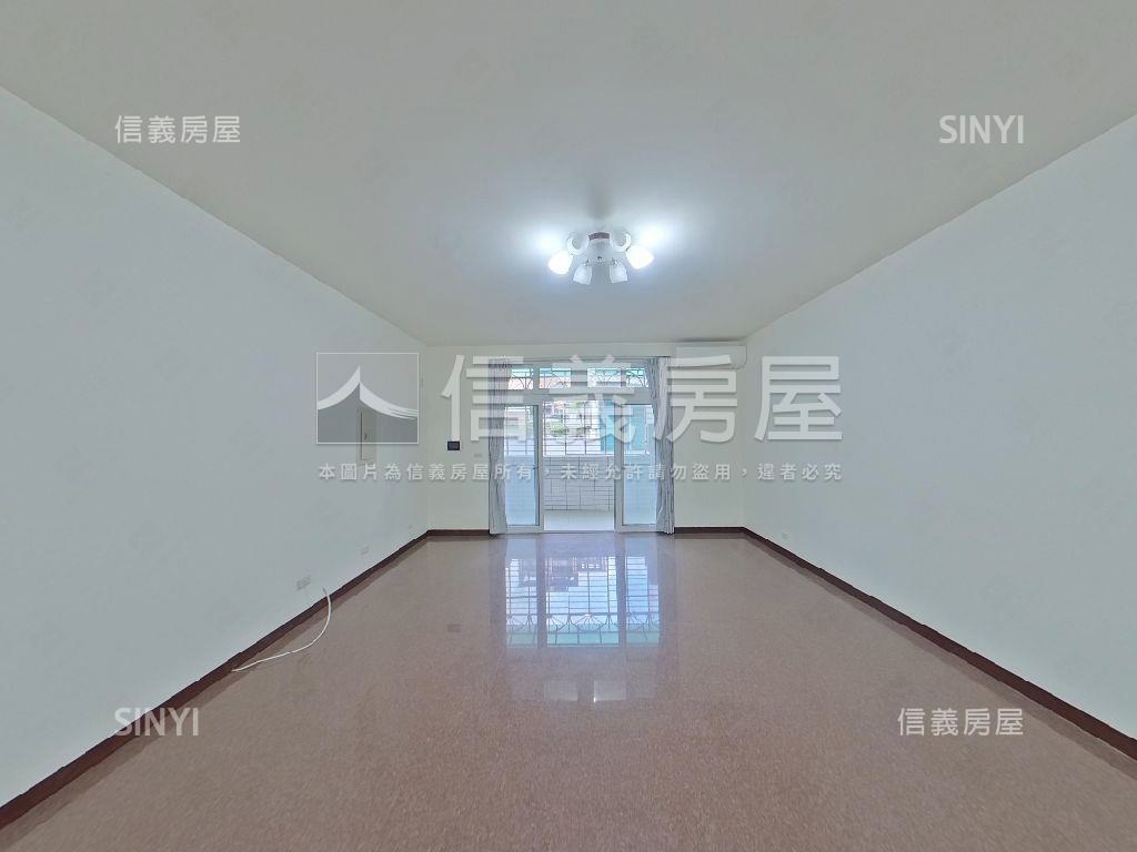 一層一戶大四房平面車位房屋室內格局與周邊環境