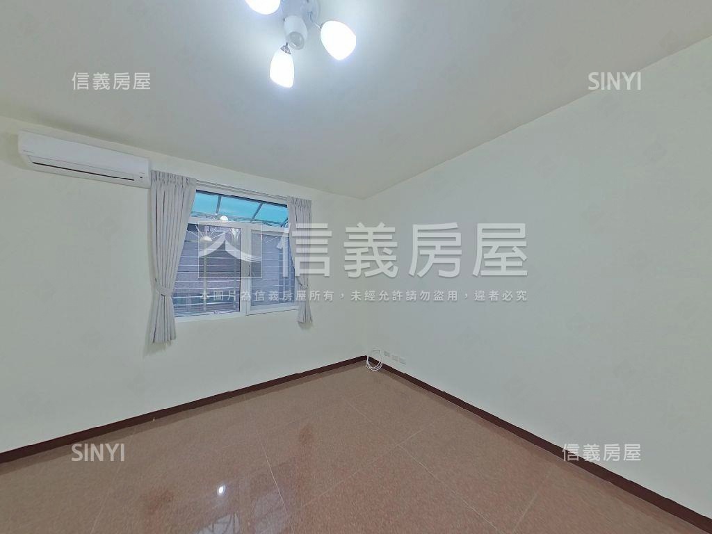 一層一戶大四房平面車位房屋室內格局與周邊環境