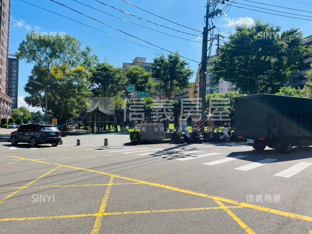 忠勇街大面寬樓店房屋室內格局與周邊環境