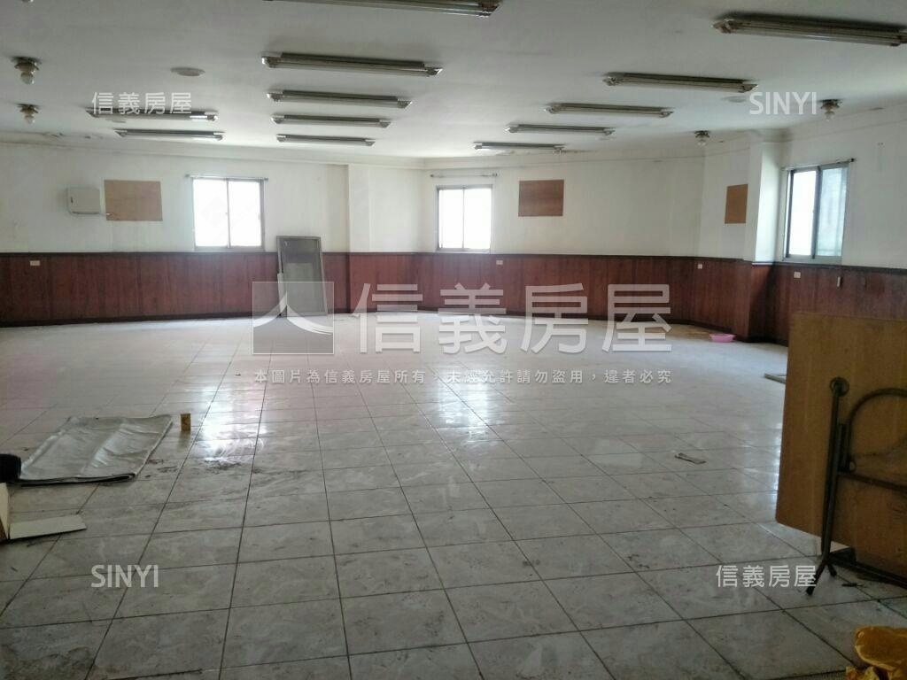 逢甲臨路角間透天店面房屋室內格局與周邊環境