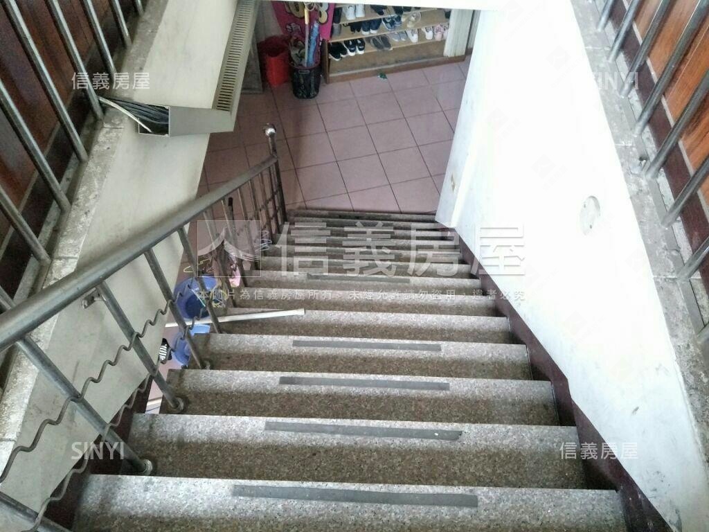 逢甲臨路角間透天店面房屋室內格局與周邊環境